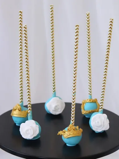 To complete the fairytale theme, I created these matching Cinderella cake pops. The set features designs like white chocolate roses, edible gold frames, and miniature crowns, coordinating perfectly with the cupcakes for a complete dessert table.