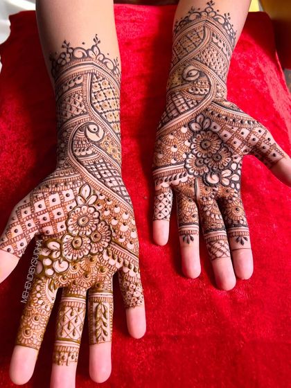 Another shot of this intricate design, showing the beautiful flow and balance of the different elements.