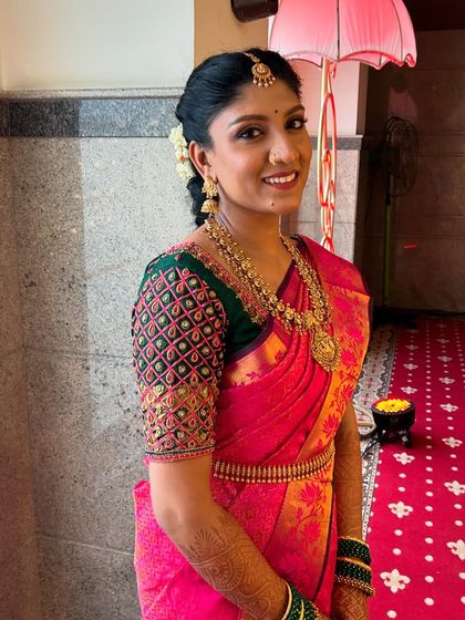 A lovely candid shot of my client. Her simple makeup with matte lips and a smoked wing liner looks flawless from every angle.