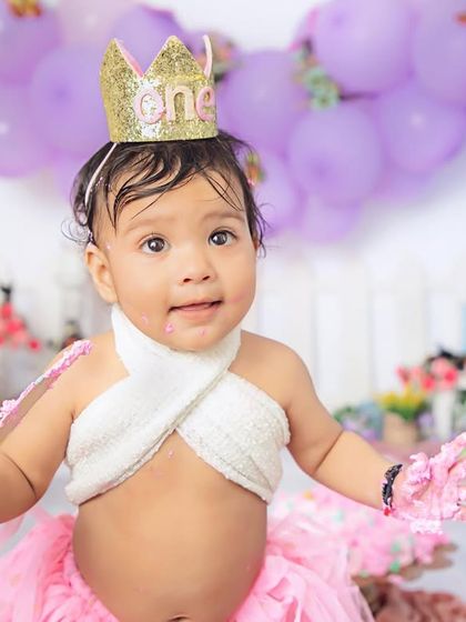 The face of pure cake-smashing joy. We love capturing the happy, messy smiles that make first birthday shoots so special and memorable.