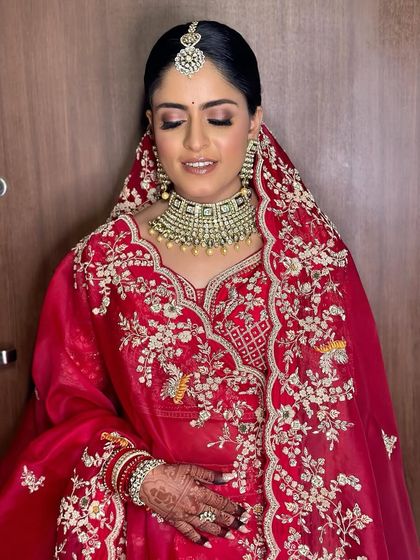 Traditional Red & Pink Bridal Looks photo 40