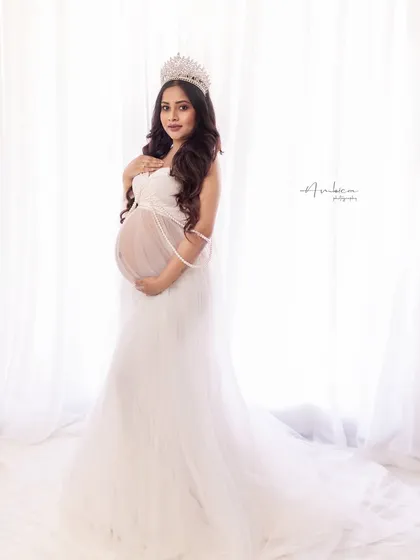 A direct and confident portrait from the "Queen" session. Her poise and the stunning styling come together to create a powerful and beautiful image of motherhood.