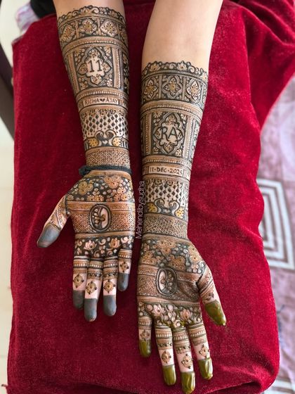 For Richa's engagement, we included her fiancé's initial 'A' and the engagement date, '11-DEC-2024', making it a beautiful keepsake.