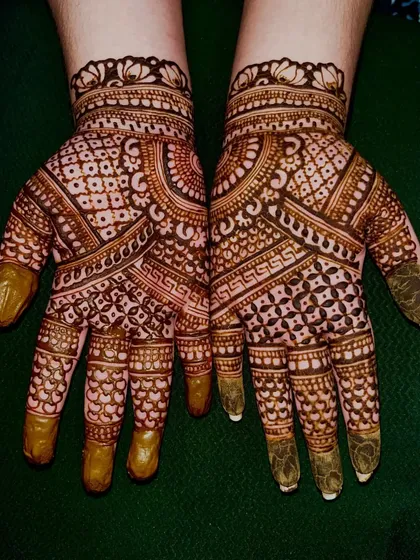 This design is all about intricate line work and geometric patterns. It covers the palm with a beautiful, symmetrical pattern that has a classic and timeless appeal.