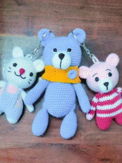 These mini toys can also be made into keyrings. Here are a cat and two little bears ready to go on an adventure.