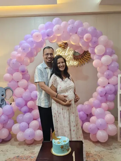A beautiful moment for the happy couple at their baby shower. I created this lovely circular balloon arch with shades of purple and pink, a "Baby Shower" neon sign, and an elephant cutout for a sweet and memorable celebration at their home.