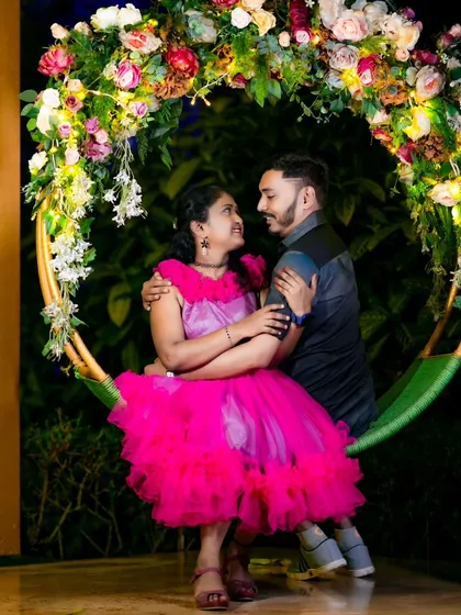 A sweet moment on a circular swing decorated with flowers and lights. Our creative props make for unforgettable pre-wedding pictures.