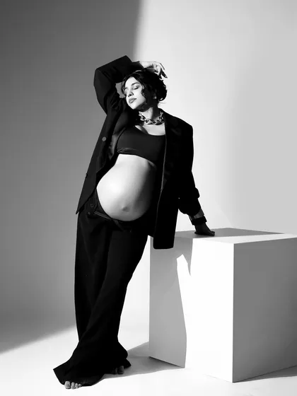 A full-length shot of Pria, combining fashion-forward posing with the beauty of her baby bump. We can create any look, from soft and dreamy to bold and powerful.