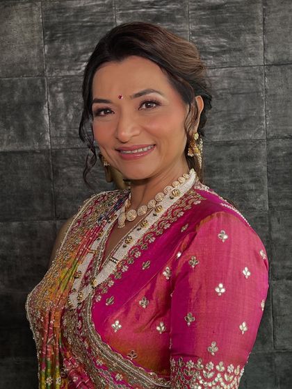 Graceful Makeup for Family photo 9