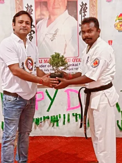 Welcoming our guest examiner with a small plant, a symbol of growth. We value the expertise of senior instructors in our grading process.