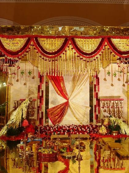 Here is a full view of the Royal South Indian decor. The space is filled with vibrant floral arrangements, while the golden mirror floor creates a mesmerizing, kaleidoscopic effect, celebrating both culture and nature.