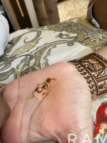 The initial sketch of a royal bride portrait on the palm. Every detailed design starts with a simple, accurate line drawing like this.