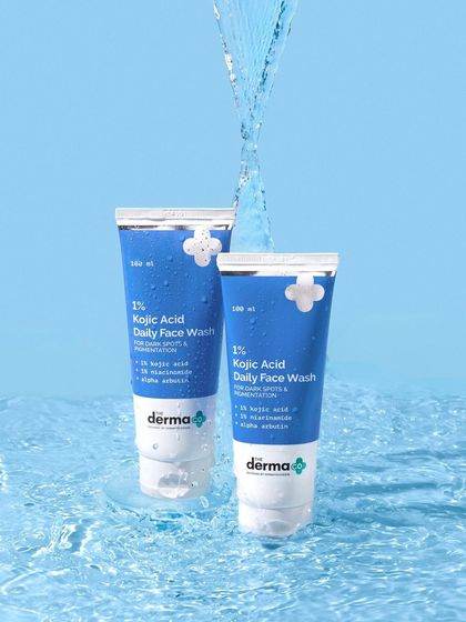 We created this shot by pouring water over two tubes of face wash, capturing the moment the stream hits the products. The resulting splash and the water-filled background give it a super hydrating and clean feel.