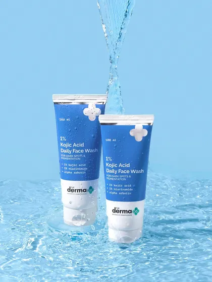 We created this shot by pouring water over two tubes of face wash, capturing the moment the stream hits the products. The resulting splash and the water-filled background give it a super hydrating and clean feel.