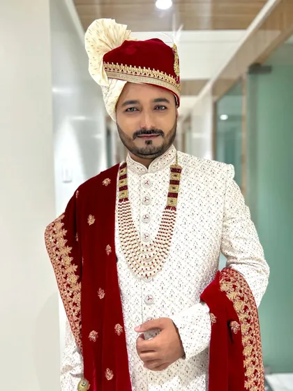 For this groom, I focused on creating a clean, matte finish that looks flawless on camera. The goal is always to enhance your natural features so you look polished but still feel like yourself on your wedding day.