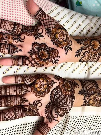 A gorgeous symmetrical design featuring shaded florals and paisley elements, a classic combination.