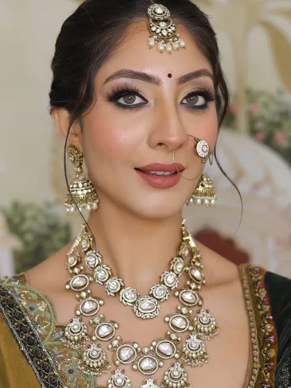 A full-face portrait of this gorgeous bride, her makeup looking absolutely perfect.
