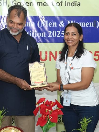 One of our esteemed judges being felicitated for her expert evaluation and encouragement to all the participants.