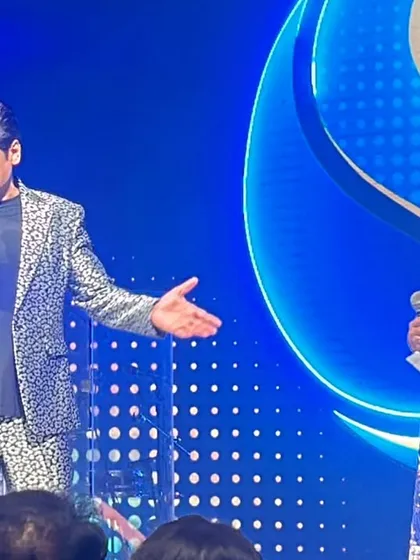 Another great interaction with Shaan, showing our comfortable on-stage rapport.