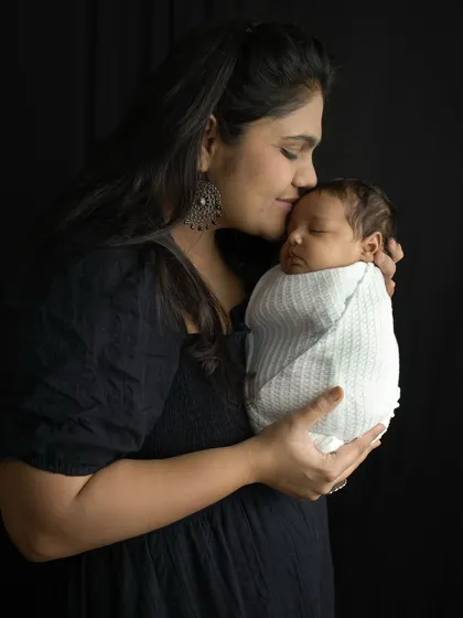 And then, they meet. This tender moment between a new mother and her sleeping newborn is the beautiful next chapter after the maternity journey. Capturing these first few days is something truly special.