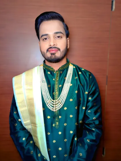 A handsome South Indian groom look. The rich green silk kurta is complemented by a clean makeup look and neatly styled hair, perfect for an engagement or pre-wedding function.