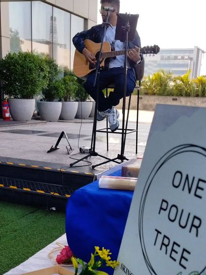The lovely ambiance at the Vivanta Christmas market, with live music playing near my stall.