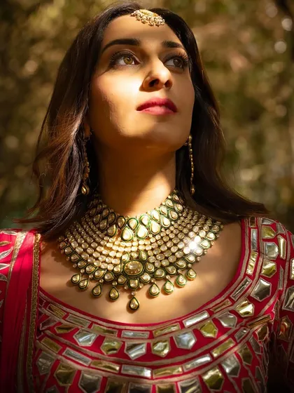 A dramatic and artistic shot of this Mehendi glam. The sunlight highlights the radiant skin and the beautiful details of the makeup and jewelry, creating a truly regal portrait.