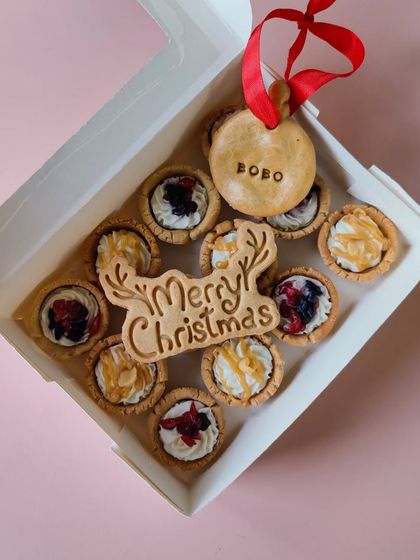 This is my Christmas Tarts Box, filled with blueberry-cranberry and peanut butter tarts. It also comes with a 'Merry Christmas' biscuit and a personalized name tag ornament.