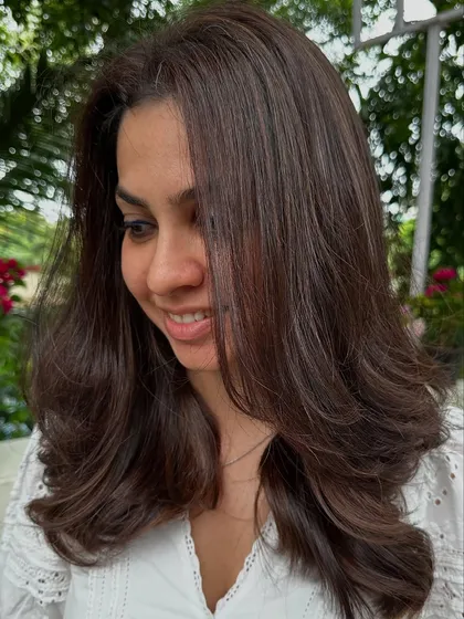 It’s always an honor when a client chooses me for their first-ever hair color. We kept it subtle and natural with these delicate highlights on a dark base for a gentle introduction to the world of color.