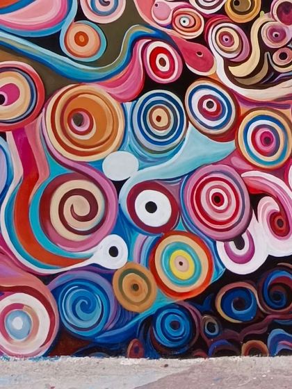 A view of the lower section of the Marilyn Monroe mural, showing how the patterns flow.