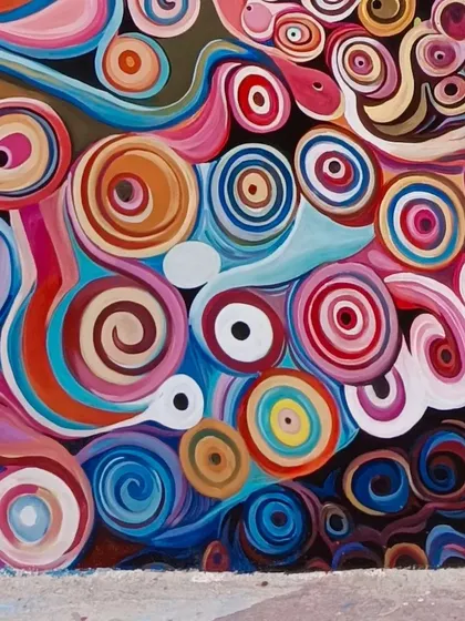A view of the lower section of the Marilyn Monroe mural, showing how the patterns flow.
