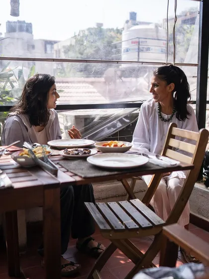 Another shot of a personal consultation during a retreat. These sessions are where we co-create goals and find sustainable solutions that fit your life.