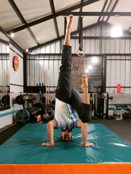 A sequence showing various headstand poses I practice to build balance and core control. We start with the basics and progress to complex variations like straddles and tucks.