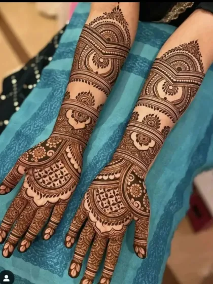 A classic and elegant design with symmetrical patterns and a heart motif.