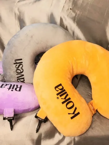 Travel in personalized comfort. Our vibrant neck pillows can be customized with names, making them your ultimate travel companion and a great gift.