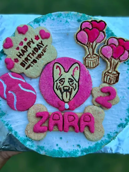 We love to celebrate our boarders! These custom-made birthday treats were for Zara, who turned two while she was with us for her training program. We make sure every dog feels special.