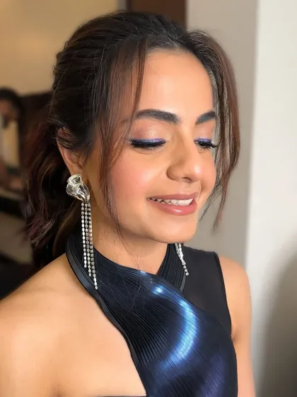 Eyes closed, you can see the beautiful blend of the blue and purple ombré liner. This is cocktail night drama done right.