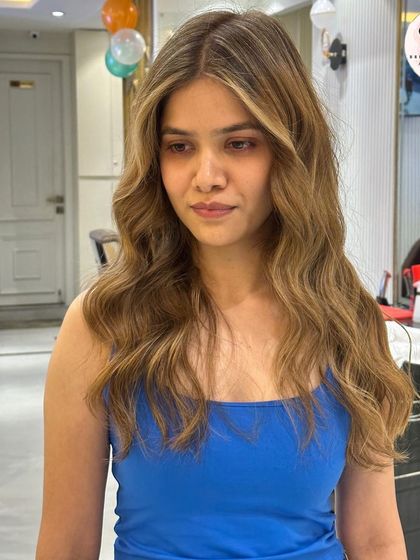 Another look at the soft and subtle honey brown, perfect for a sophisticated, natural style.