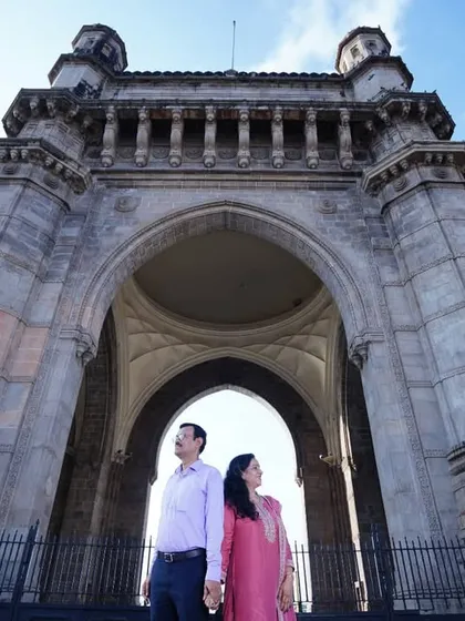 A grand 25th-anniversary portrait at the Gateway of India. I photograph all kinds of family milestones, creating epic and memorable images at iconic Mumbai locations.