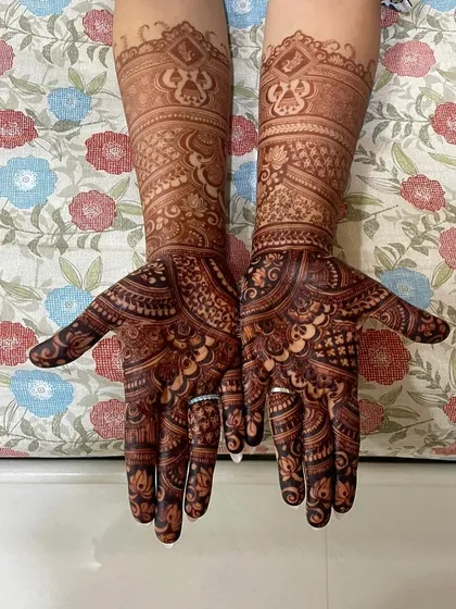 A beautiful, even stain that makes the intricate patterns of the design truly shine.
