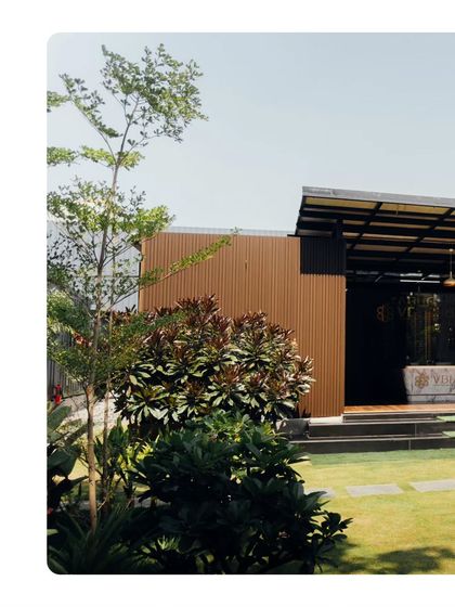 The clean lines and brown corrugated cladding of the twin container office are complemented by the surrounding greenery. Our designs are made to integrate beautifully with their natural environment.