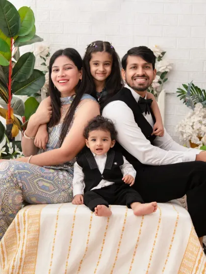 A complete family portrait, filled with laughter and connection. I make sure to capture the unique bond between each family member, including siblings, to create a full and beautiful story.