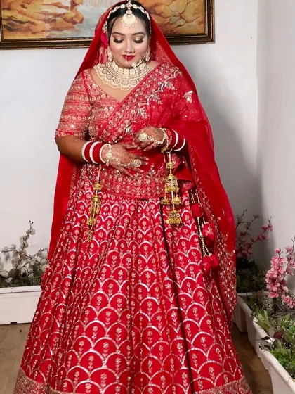 A full view of this radiant bride. Her entire look, from the makeup to the jewellery, is a perfect example of classic bridal beauty.