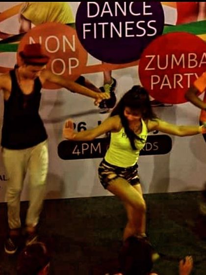 Julie Masih - Dance Fitness Classes Corporate Wellness & Public Events photo 3
