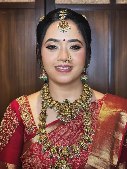 For this classic South Indian bridal look, I aimed for pure radiance. The makeup features soft, shimmering gold on the eyes and a warm, defined lip, all designed to complement the rich temple jewellery and the vibrant silk saree, ensuring the bride's natural beauty shines through.