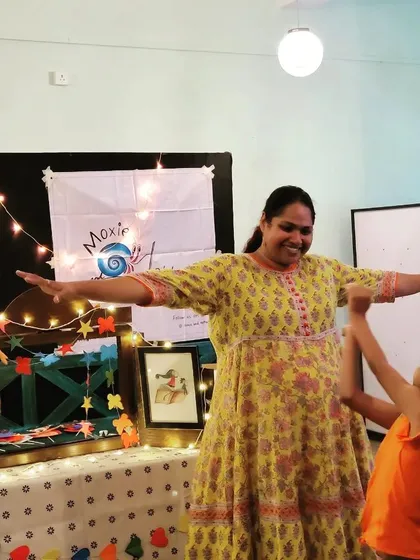 This is what it's all about. That moment of pure, unscripted joy and connection between a child and the story. My workshops are built for active participation, dance, and laughter.