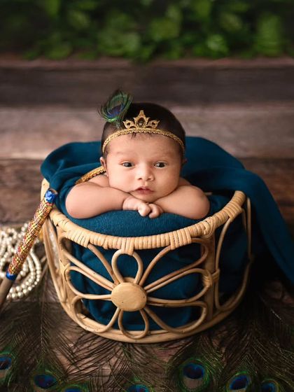 Another beautiful Little Krishna portrait, this time with an alert baby looking right at the camera. The peacock feathers and flute complete this classic theme.