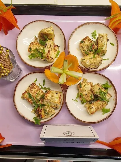 You can’t live a full life on an empty stomach. Our malai paneer tikka is soft, creamy, and delicately spiced, a true treat for the senses.