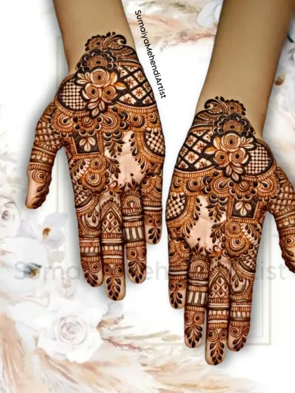 This Indo-Arabic design combines bold outlines with fine, intricate details inside, creating a beautiful contrast.