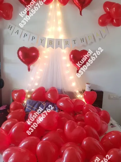A simple and sweet romantic decoration, perfect for a birthday surprise at home.